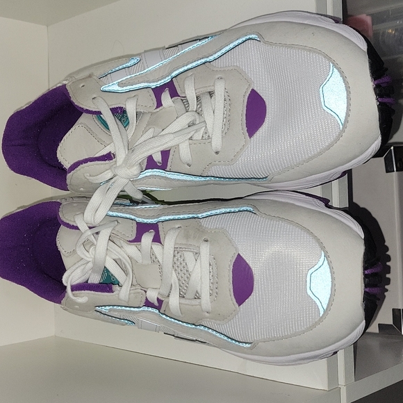 ADIDAS running shoes, size 7 men's( fits a 9 in women's) - Picture 5 of 6